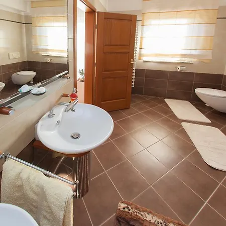 Luana Apartment